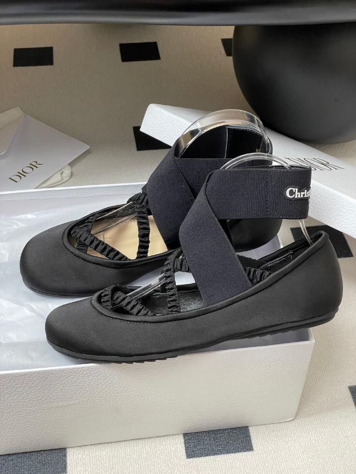 Dior Shade Ballet Flat
Black Satin and Elastic Straps
KCF013SAT_S900 (2)-duoc-ban-tai-Hvip Shoes and Clothes