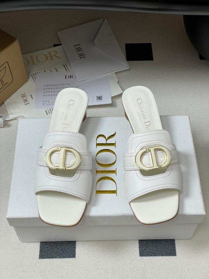 Dior 30 Montaigne Heeled Slide
White Calfskin
KCO374CFY 40mm (2)-duoc-ban-tai-Hvip Shoes and Clothes