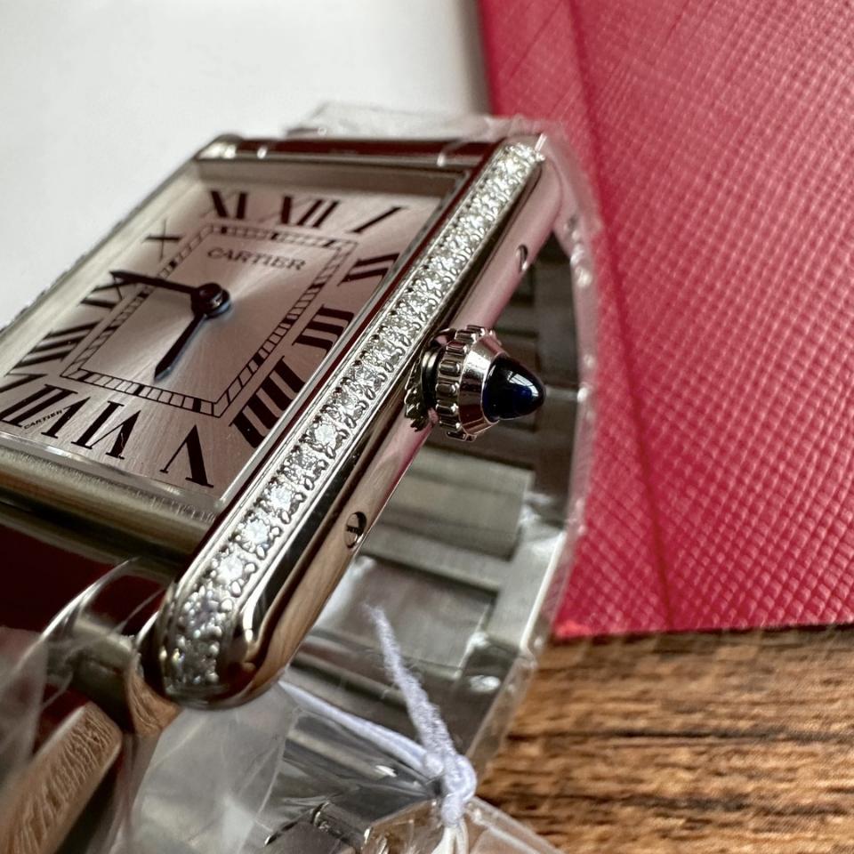 Cartier Tank Must watch
Large model, quartz movement, steel, diamonds W4TA0017-duoc-ban-tai-Hvip Bags and Accessories