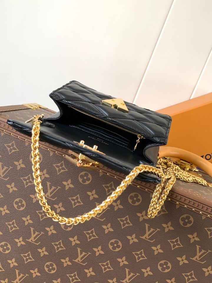Louis Vuitton M13139
Túi Wallet On Chain GO-14 20.0 x 12.0 x 5.0cm (1)-duoc-ban-tai-Hvip Bags and Accessories