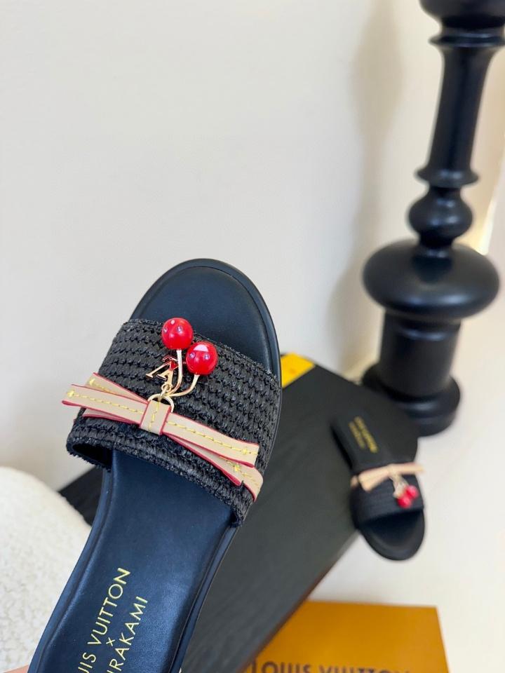 Louis Vuitton 1AHLRN
New
LV x TM Lily Flat Mule black -duoc-ban-tai-Hvip Shoes and Clothes