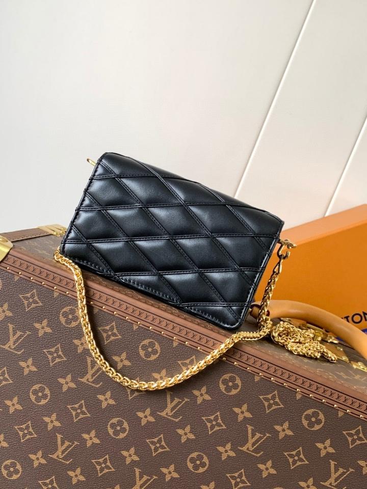 Louis Vuitton M13139
Túi Wallet On Chain GO-14 20.0 x 12.0 x 5.0cm (1)-duoc-ban-tai-Hvip Bags and Accessories