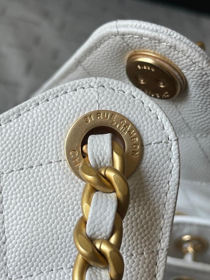 CHANEL 25 Small Handbag grained Calfskin & gold-tone tone Metal,white  AS5293 30-26-14cm-duoc-ban-tai-Hvip Bags and Accessories