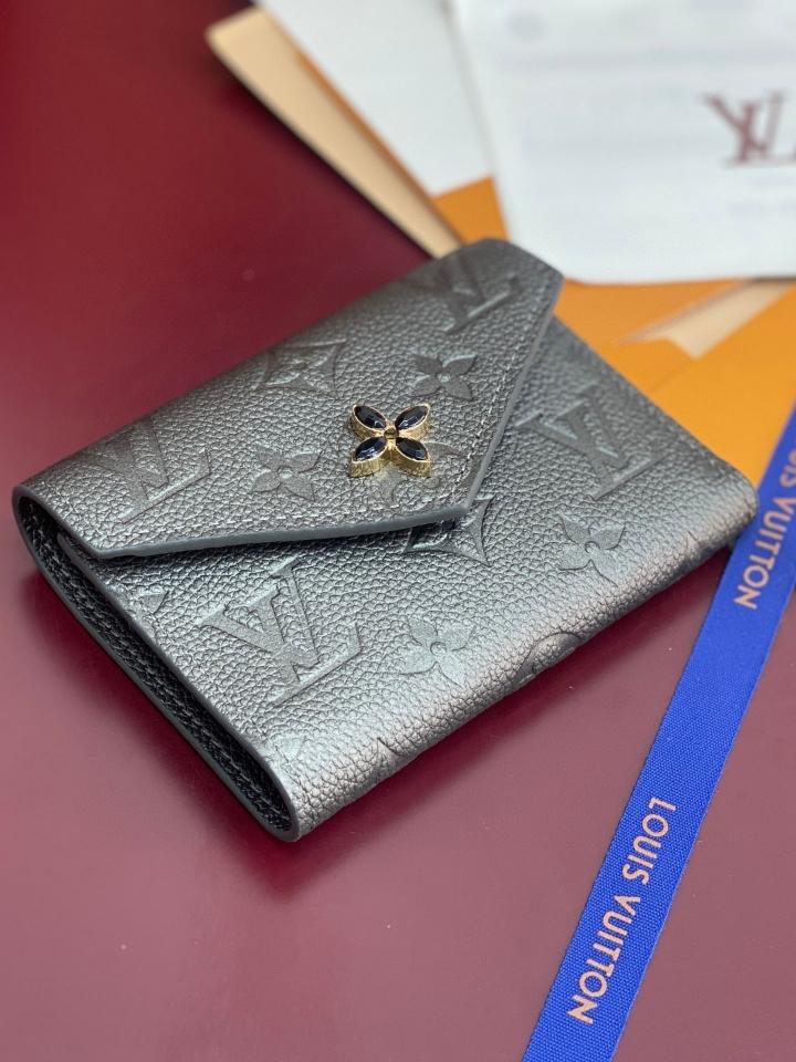 Louis Vuitton M12746
Victorine Wallet-duoc-ban-tai-Hvip Bags and Accessories