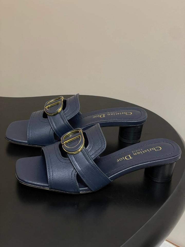 Dior 30 Montaigne Heeled Slide
Navy blue Calfskin
KCO374CFY 40mm (2) -duoc-ban-tai-Hvip Shoes and Clothes