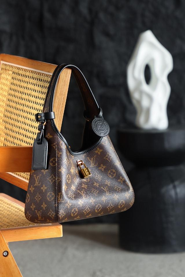 Louis Vuitton M12940
The Drop PM 28*12*5cm-duoc-ban-tai-Hvip Bags and Accessories