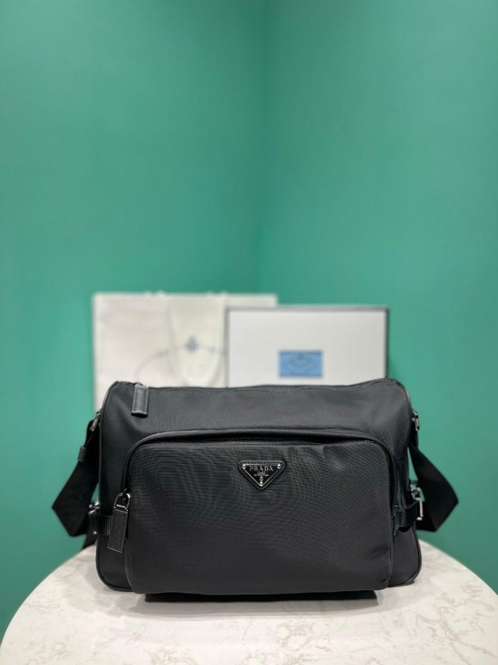 Prada Large Re-Nylon and Saffiano leather shoulder bag black 2VH191 35x22x12cm-duoc-ban-tai-Hvip Bags and Accessories