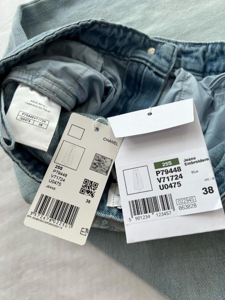 Chanel 25s Light Blue Wash Cc Sequins Pocket Jeans P79448-duoc-ban-tai-Hvip Shoes and Clothes