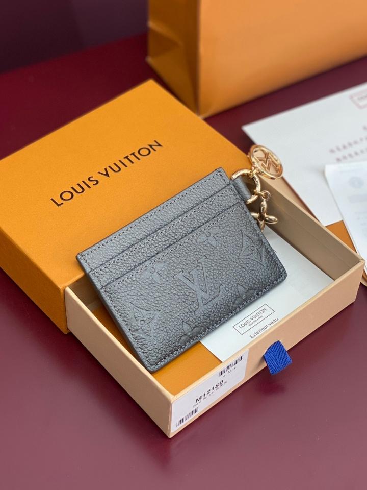 Louis Vuitton M12178
LV Charms Card Holder-duoc-ban-tai-Hvip Bags and Accessories
