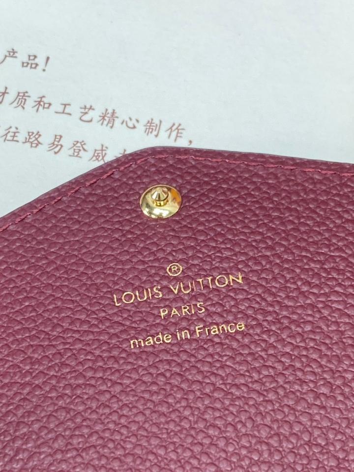Louis Vuitton M82257
Sarah Wallet Burgundy -duoc-ban-tai-Hvip Bags and Accessories