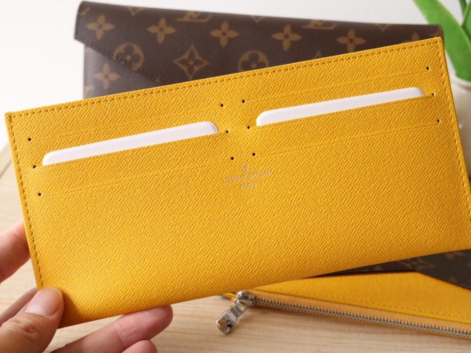 Louis Vuitton M12358
Kirigami Organizer-duoc-ban-tai-Hvip Bags and Accessories