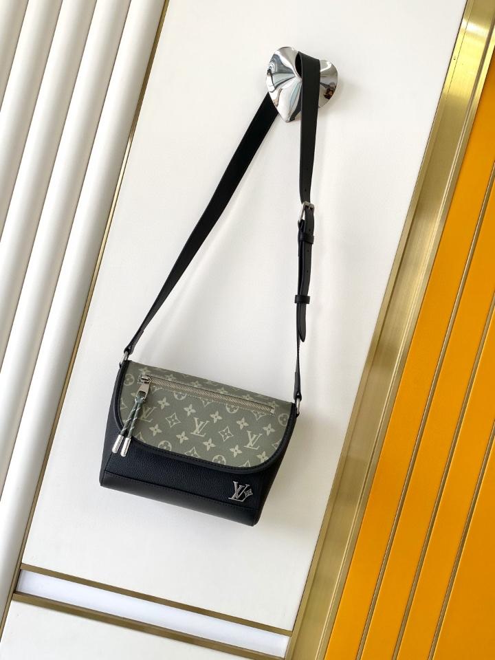 Louis Vuitton M12625
Pulse Messenger 26.6 × 17 × 11 cm-duoc-ban-tai-Hvip Bags and Accessories