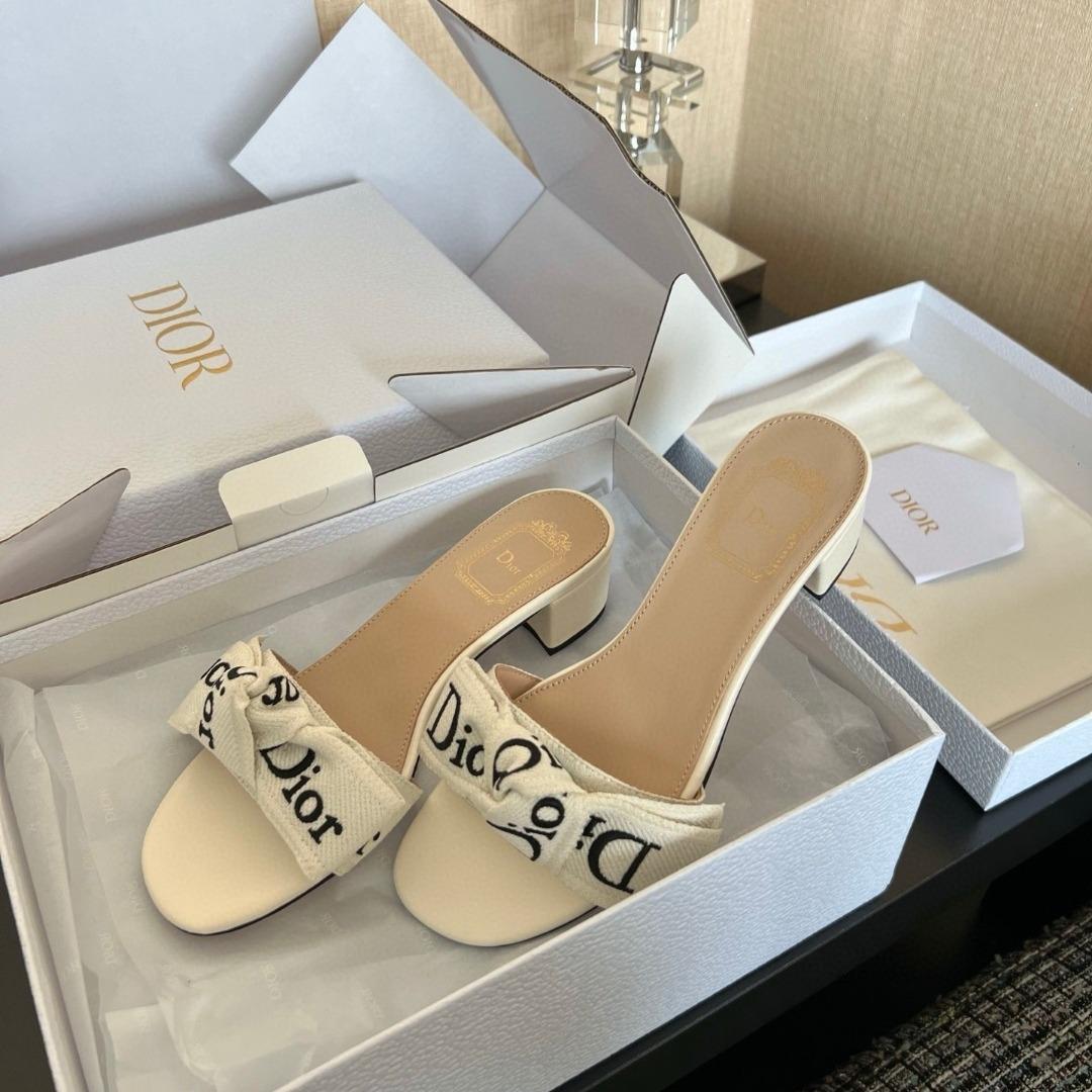 Dior J'Adior Heeled Slide Embroidered Cotton-duoc-ban-tai-Hvip Shoes and Clothes