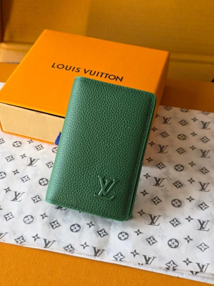 Louis Vuitton M25950
Ví Pocket Organizer-duoc-ban-tai-Hvip Bags and Accessories