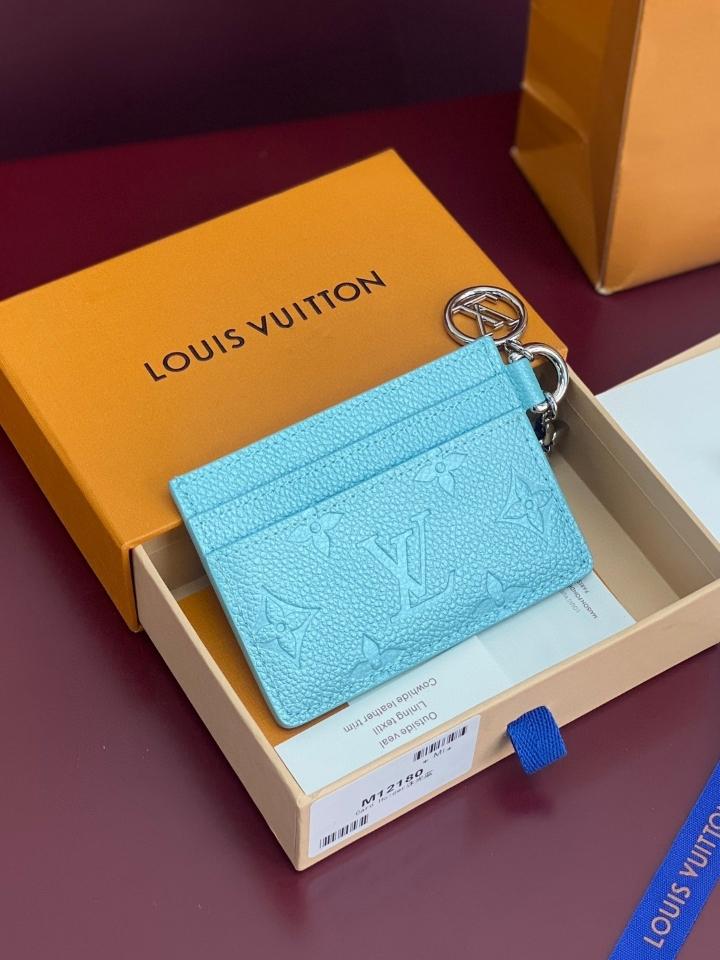 Louis Vuitton M12180
LV Charms Card Holder-duoc-ban-tai-Hvip Bags and Accessories