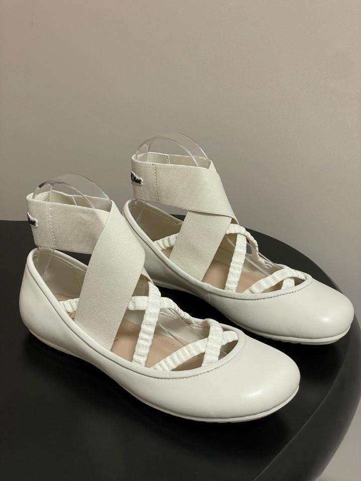 Dior Shade Ballet Flat
White leather and Elastic Straps
KCF013SAT (2) -duoc-ban-tai-Hvip Shoes and Clothes