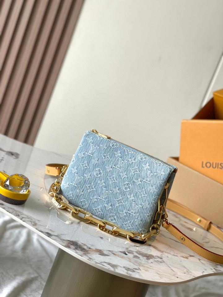 Louis Vuitton M11401
LV By The Pool
Coussin BB 21*16*7CM L1-duoc-ban-tai-Hvip Bags and Accessories