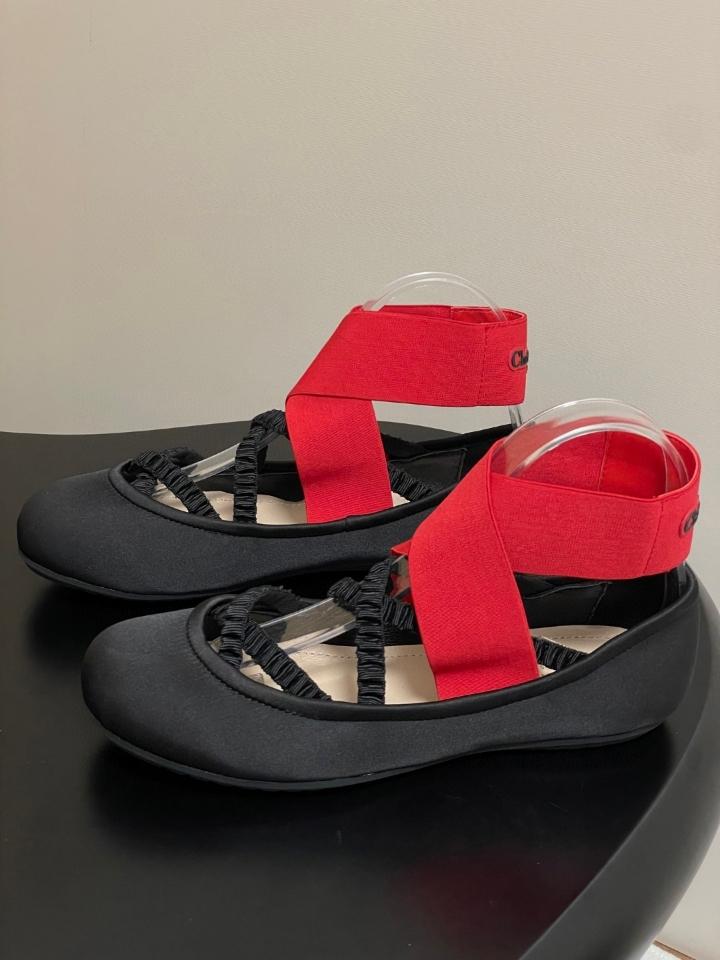 Dior Shade Ballet Flat
Black Satin with Red and Black Elastic Straps
 KCF013SAT_S36X (2)-duoc-ban-tai-Hvip Shoes and Clothes