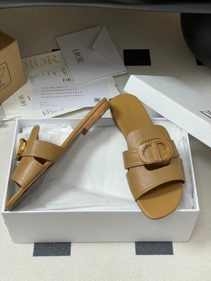 Dior 30 Montaigne Slide
Beige Calfskin
 KCQ266VEA (2) -duoc-ban-tai-Hvip Shoes and Clothes