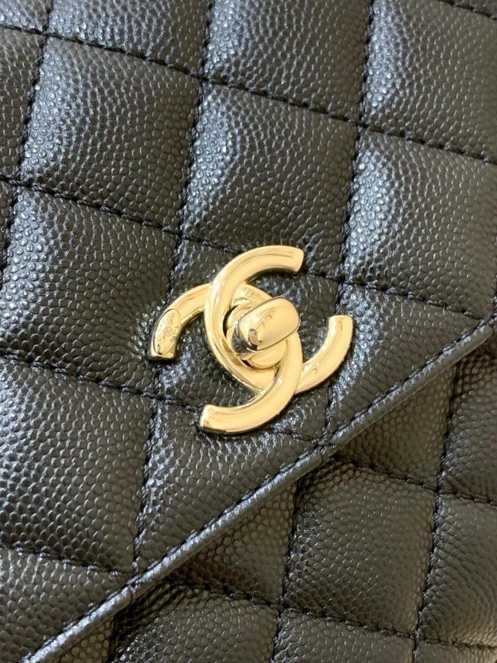 Chanel 22A small coco handle bag Grained calfskin ,Shiny gold tone metal ,black AS92990 23cm-duoc-ban-tai-Hvip Bags and Accessories