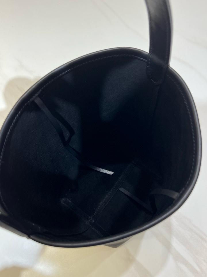 Small smooth calfskin leather tote bag black 24X22X11cm -duoc-ban-tai-Hvip Bags and Accessories