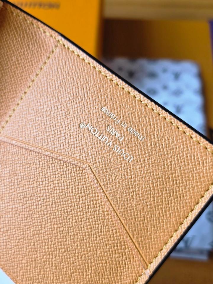 Louis Vuitton M25793 Passport cover -duoc-ban-tai-Hvip Bags and Accessories