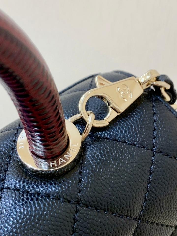 Chanel 22A small coco handle bag Grained calfskin ,Shiny gold tone metal ,black, burgundy handle AS92990 23cm-duoc-ban-tai-Hvip Bags and Accessories