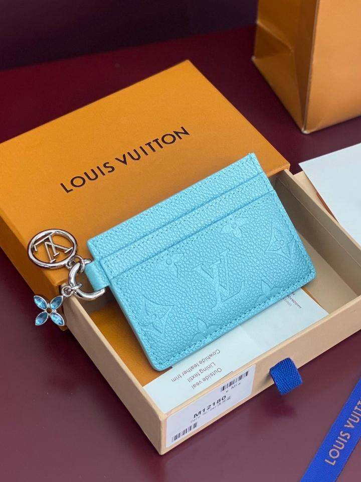 Louis Vuitton M12180
LV Charms Card Holder-duoc-ban-tai-Hvip Bags and Accessories
