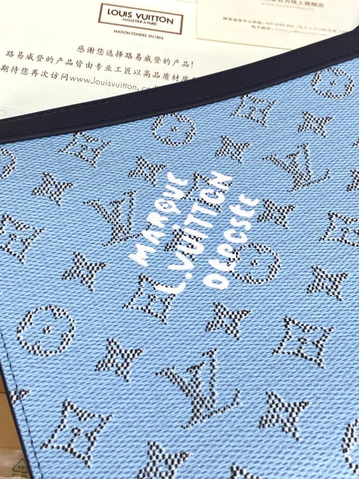 Louis Vuitton M61692
Pochette Voyage MM blue sky 27.0 x 21.0 x 3.0 cm (1)-duoc-ban-tai-Hvip Bags and Accessories
