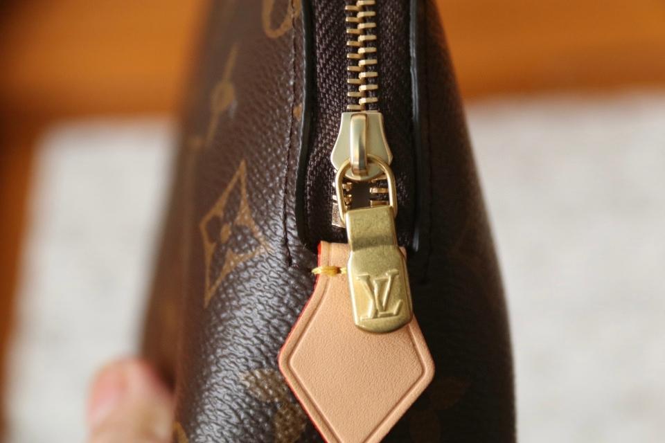 Louis Vuitton M47515
Cosmetic Pouch PM-duoc-ban-tai-Hvip Bags and Accessories