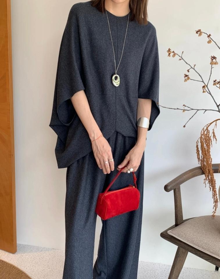 The Row 90's Bag in Nubuck red 19.5x10x8cm -duoc-ban-tai-Hvip Bags and Accessories