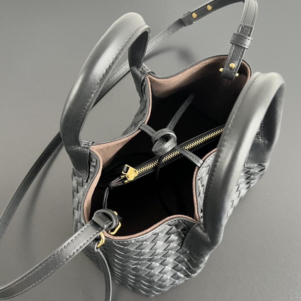 Bottega Veneta  Small Pinacoteca black  819004 15*24*12cm-duoc-ban-tai-Hvip Bags and Accessories