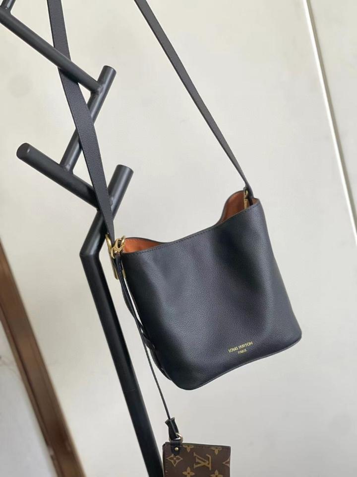 Louis Vuitton M25543
Túi Low Key All In BB 16*12*18cm -duoc-ban-tai-Hvip Bags and Accessories