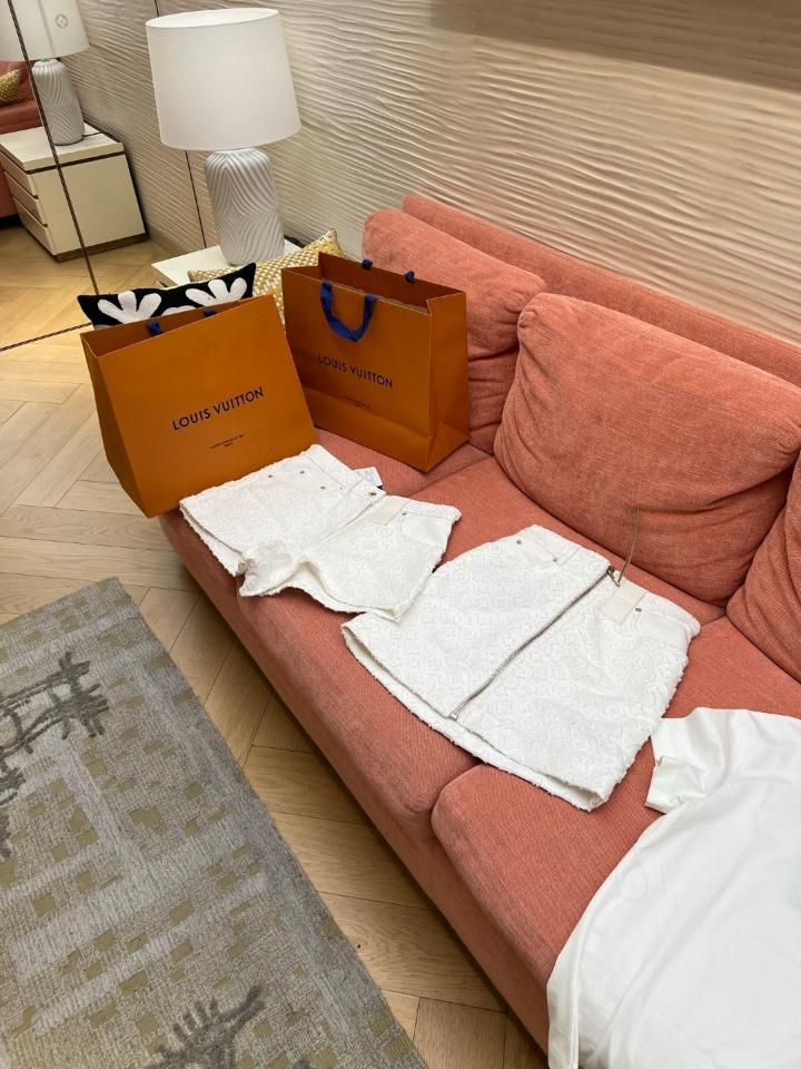 Louis Vuitton 1AHHWE
Váy Denim Họa Tiết Monogram-duoc-ban-tai-Hvip Shoes and Clothes