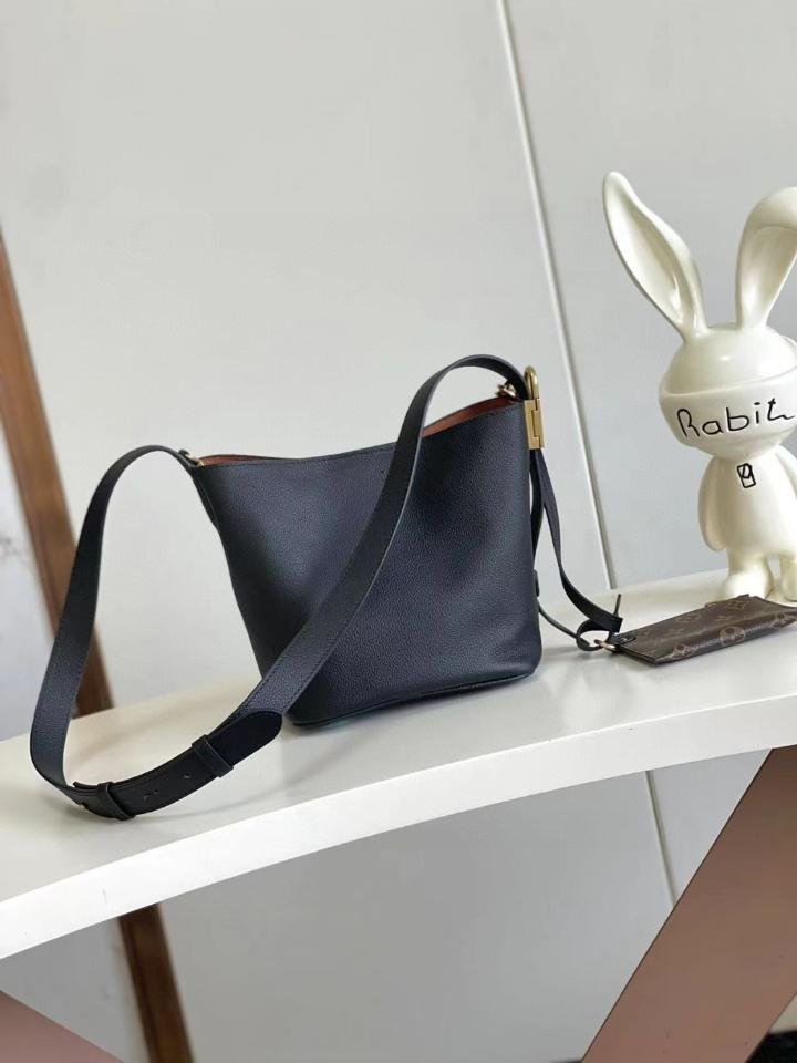 Louis Vuitton M25543
Túi Low Key All In BB 16*12*18cm -duoc-ban-tai-Hvip Bags and Accessories