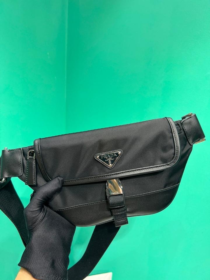 Prada Re-Nylon and suede belt bag Musk black  2VH176 18x15x5cm-duoc-ban-tai-Hvip Bags and Accessories
