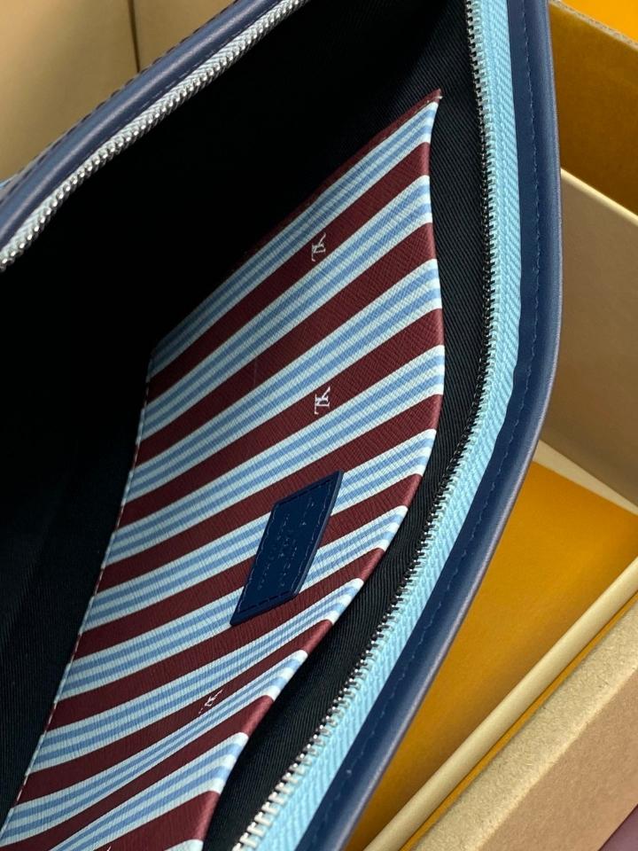 Louis Vuitton M61692
Pochette Voyage MM blue sky 27.0 x 21.0 x 3.0 cm (1)-duoc-ban-tai-Hvip Bags and Accessories