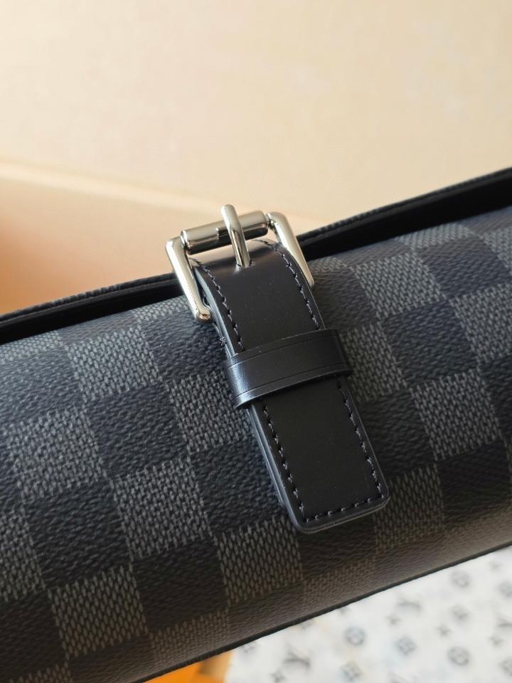Louis Vuitton M43385
3 Watch Case 20x8x8cm.-duoc-ban-tai-Hvip Bags and Accessories