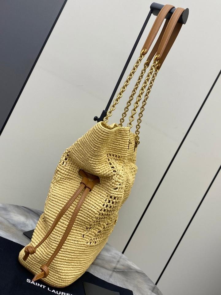 Saint Laurent JAMIE SHOPPING in raffia
NATURAL AND BRICK 838876 35x35×10cm (1)-duoc-ban-tai-Hvip Bags and Accessories
