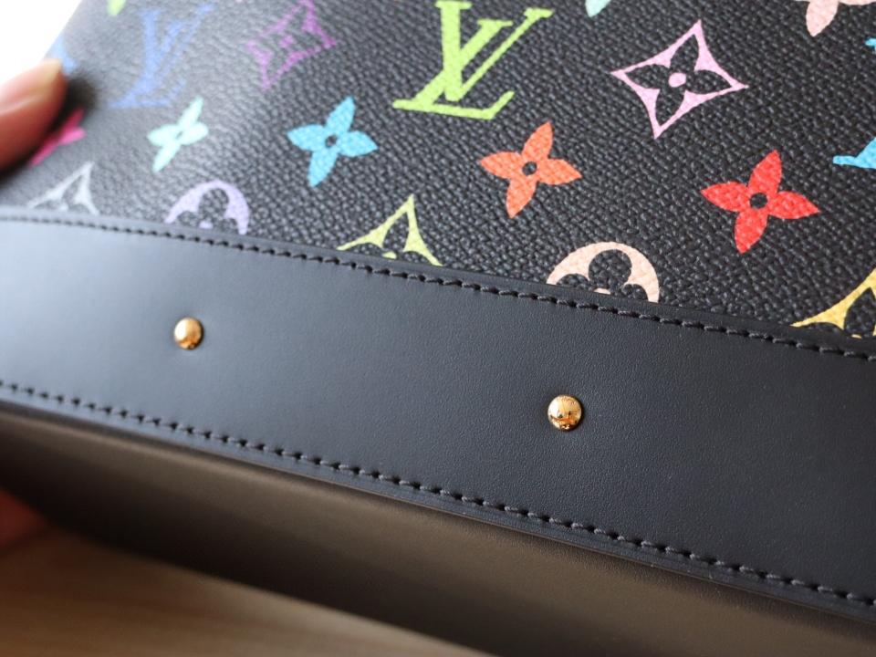 Louis Vuitton M13743
LV x TM Cosmetic Pouch GM black -duoc-ban-tai-Hvip Bags and Accessories