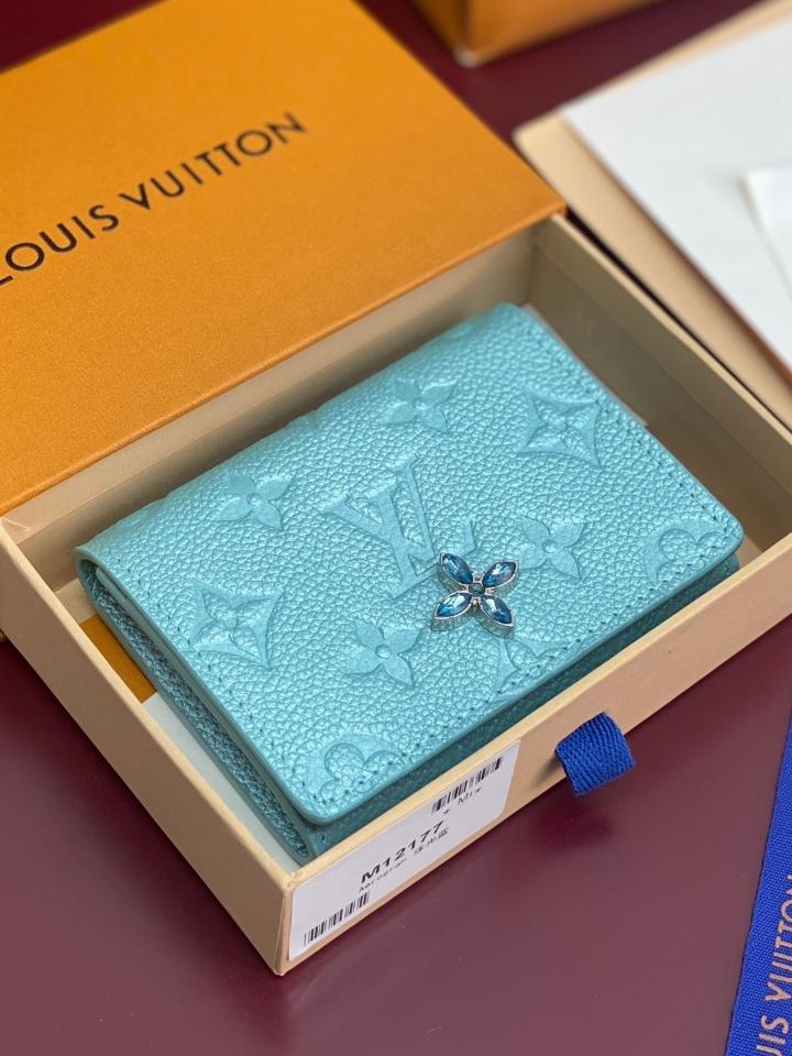 Louis Vuitton M12177
Business Card Holder blue-duoc-ban-tai-Hvip Bags and Accessories