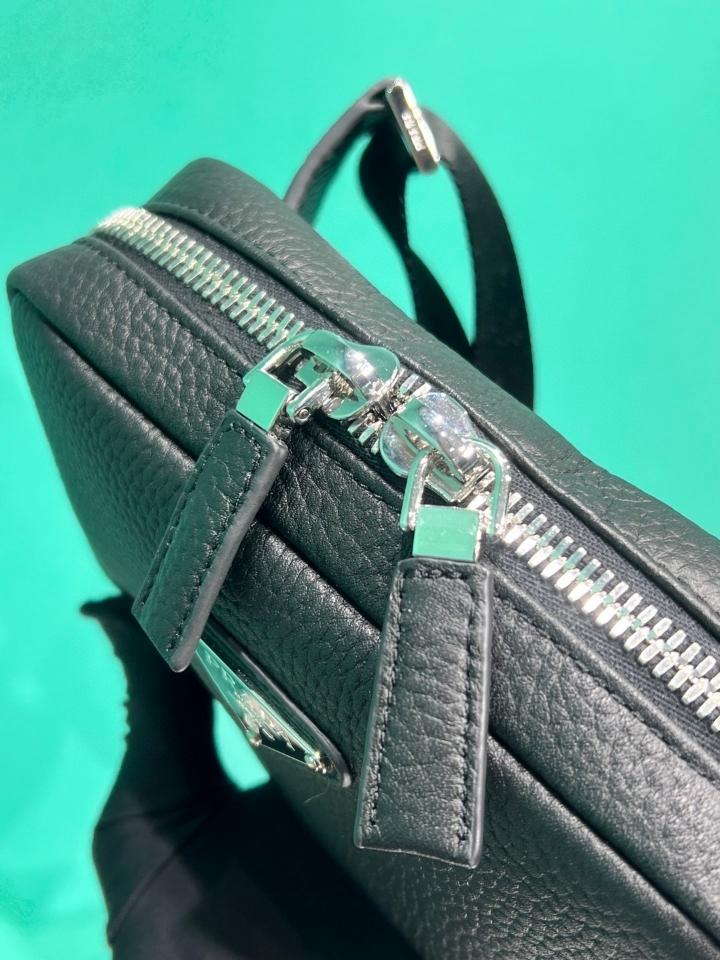 Prada Leather shoulder bag black 2VH184
19.5x13.5x6cm-duoc-ban-tai-Hvip Bags and Accessories