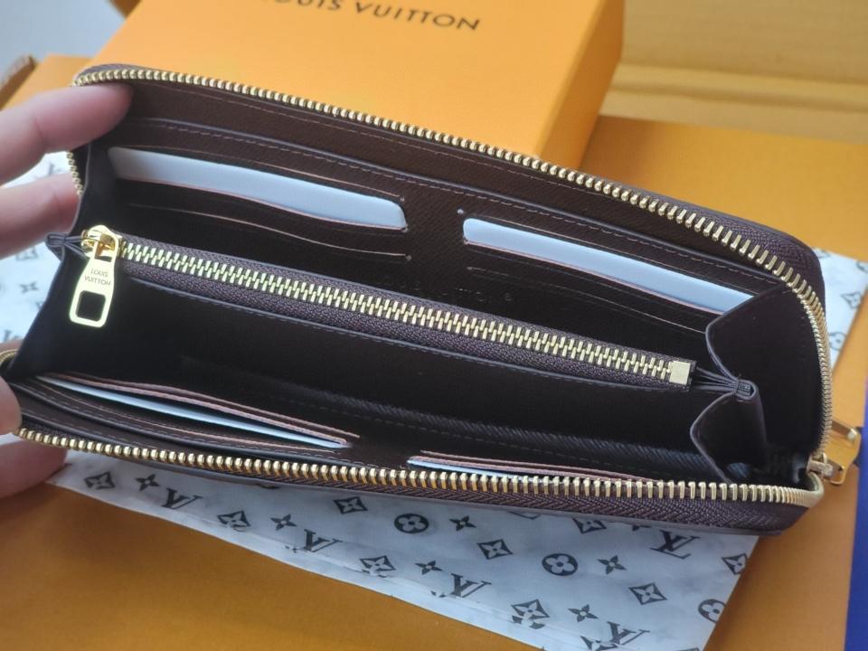 Louis Vuitton M26021
Zippy Wallet Horizontal-duoc-ban-tai-Hvip Bags and Accessories