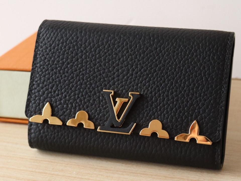Louis Vuitton M82764
Capucines Compact Wallet-duoc-ban-tai-Hvip Bags and Accessories