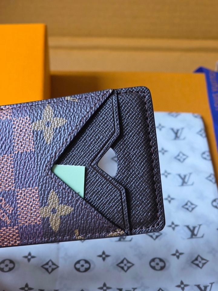 Louis Vuitton M26016
Porte-Cartes Magnet-duoc-ban-tai-Hvip Bags and Accessories