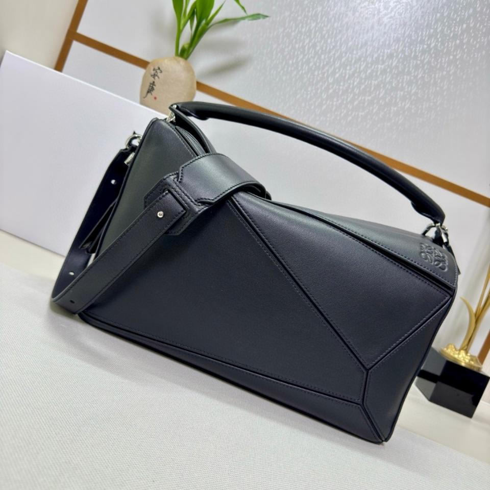 Loewe Large Featherlight Puzzle bag in nappa lambskin B510PNLX02 33*14.7*21.5CM black -duoc-ban-tai-Hvip Bags and Accessories