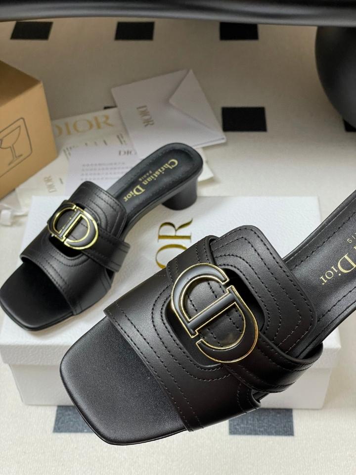 Dior 30 Montaigne Heeled Slide
Black Calfskin
KCQ883VEA_S900 40mm (2)-duoc-ban-tai-Hvip Shoes and Clothes