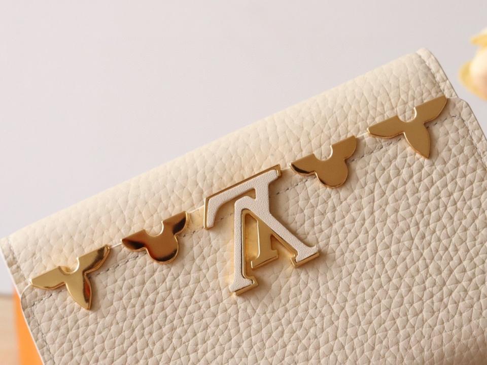 Louis Vuitton M11363
Capucines Compact Wallet.-duoc-ban-tai-Hvip Bags and Accessories
