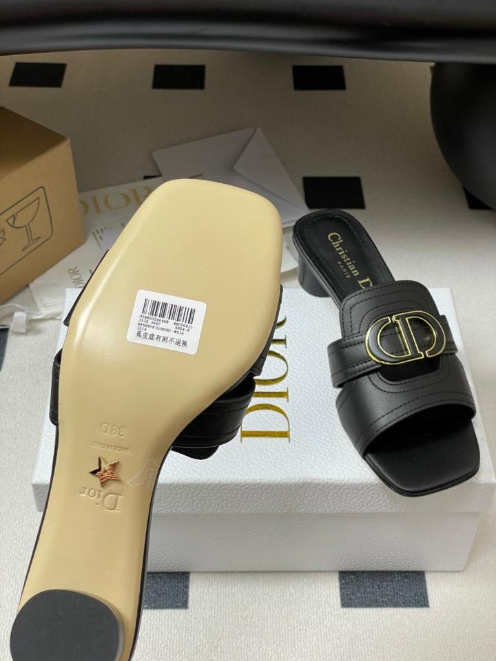 Dior 30 Montaigne Heeled Slide
Black Calfskin
KCQ883VEA_S900 40mm (2)-duoc-ban-tai-Hvip Shoes and Clothes
