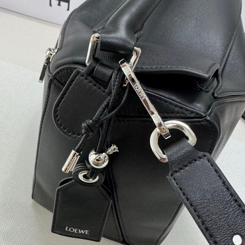 Loewe Large Featherlight Puzzle bag in nappa lambskin B510PNLX02 33*14.7*21.5CM black -duoc-ban-tai-Hvip Bags and Accessories